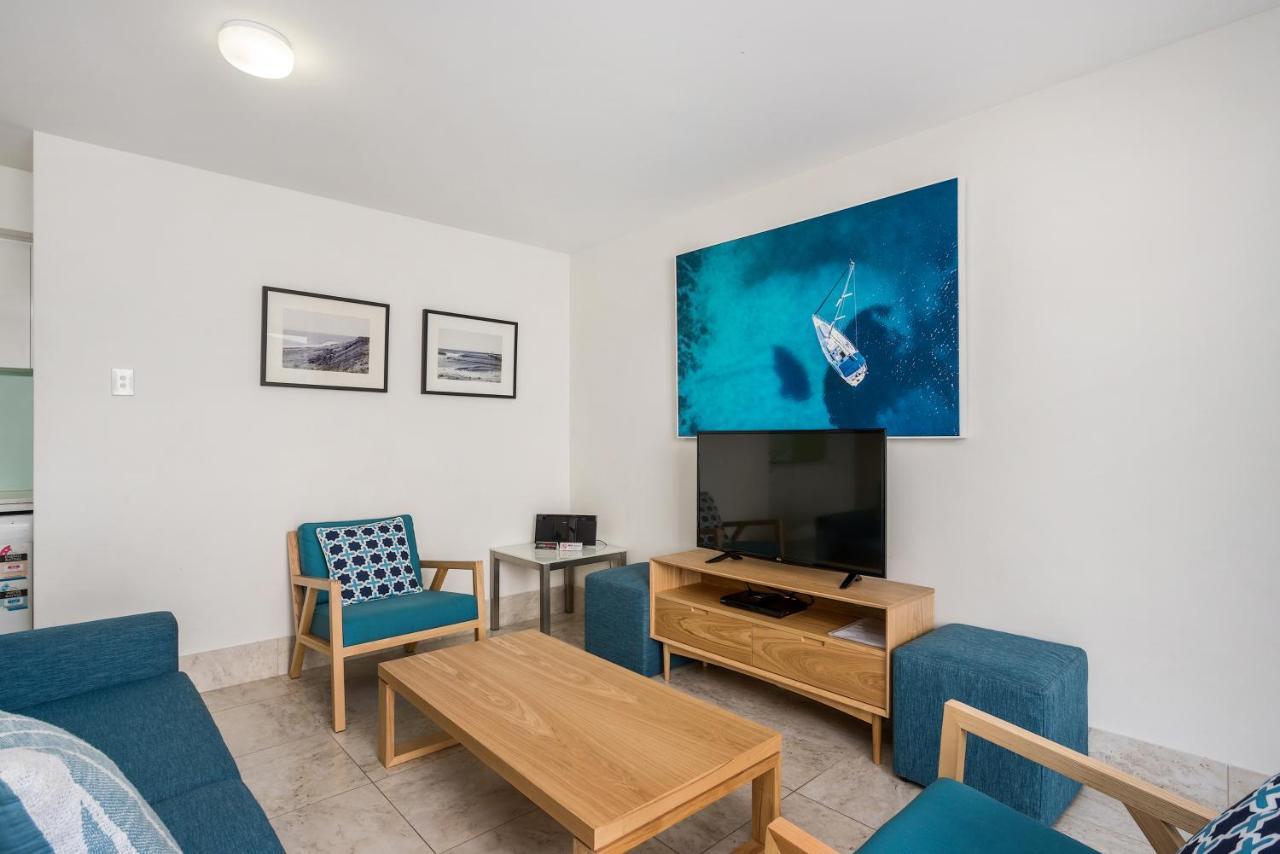 Bayview Beachfront Apartments, In Town Right On The Beach Byron Bay Eksteriør billede