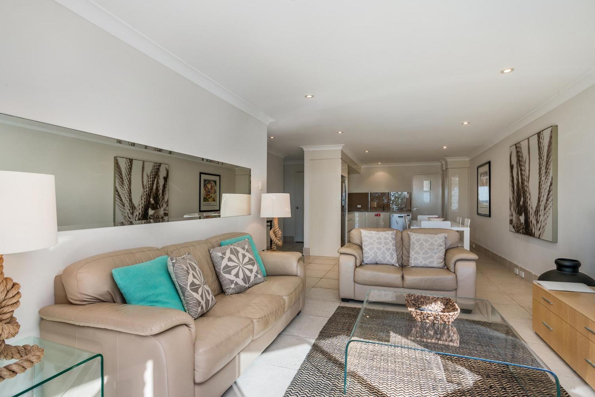 Bayview Beachfront Apartments, In Town Right On The Beach Byron Bay Eksteriør billede