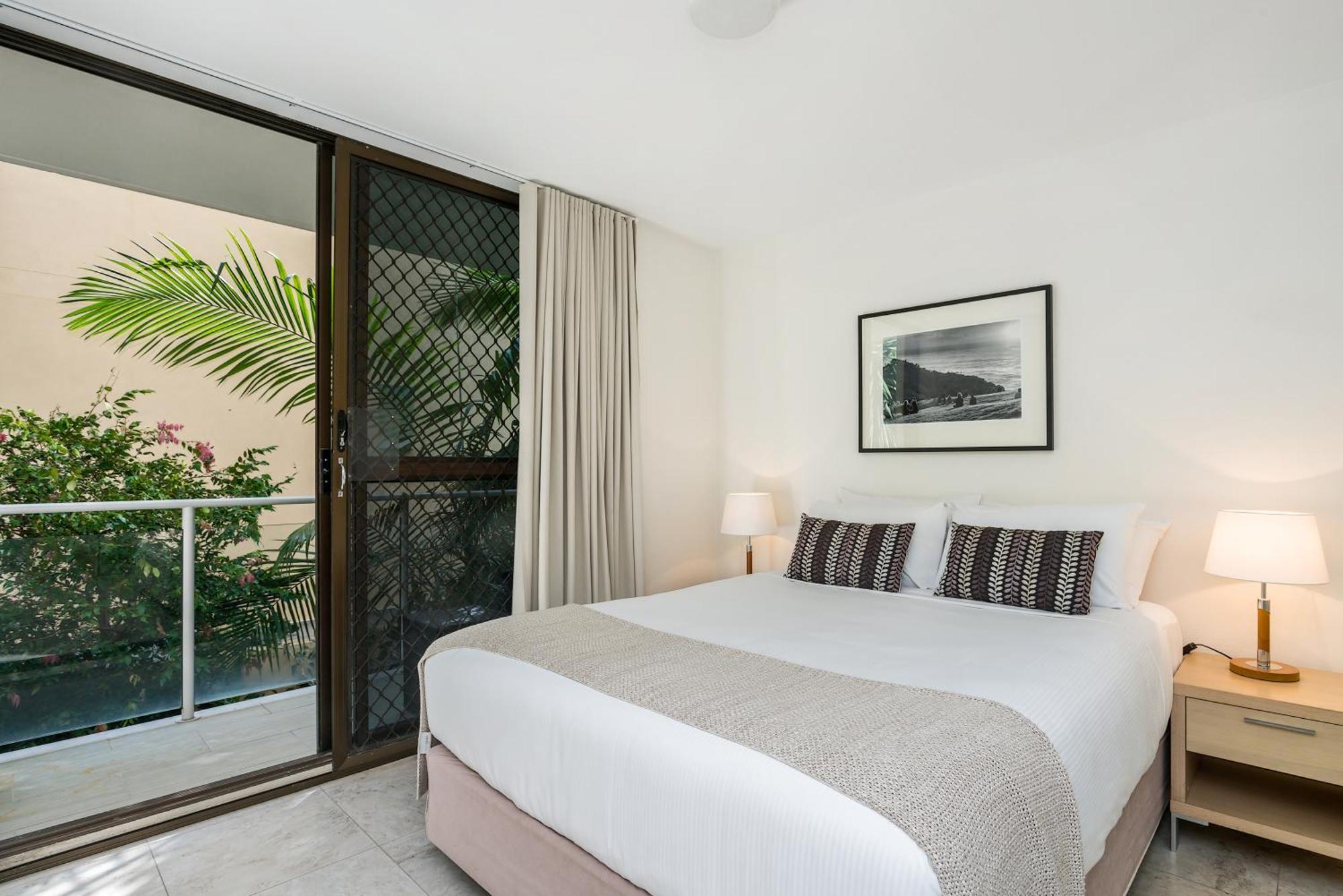 Bayview Beachfront Apartments, In Town Right On The Beach Byron Bay Eksteriør billede