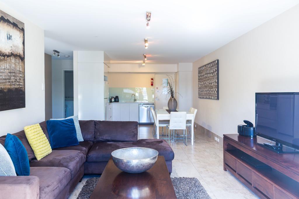 Bayview Beachfront Apartments, In Town Right On The Beach Byron Bay Eksteriør billede
