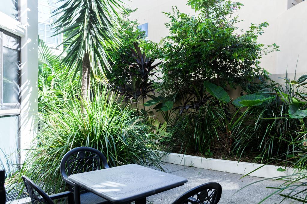 Bayview Beachfront Apartments, In Town Right On The Beach Byron Bay Eksteriør billede